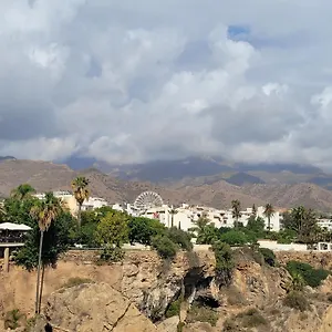 2 , Nerja España